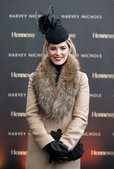 Winter Race Day Outfits, Raceday Fashion, Horse Race Outfit, Cheltenham Races, Derby Attire, Race Day Fashion, Winter Outfits Snow, Race Outfit, Cheltenham Festival