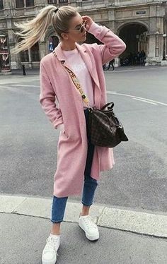 Pink Coat Outfit, Look Rose, Coat Outfit, Spring Fashion Outfits, Womens Winter, Coat Outfits, Colourful Outfits, Mode Inspiration