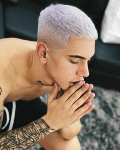 Hair Color Ideas For Short Hair Men, Mens Hairstyles Color, Short Hair Color Ideas Men, Platinum Blonde Hair Men, Hair Color Ideas For Men, Blonde Hair Men, White Hair Boy, Mens Hair Color, White Hair Men