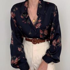 Vintage Silk Shirt Outfit, Deux Birds, Diy Vetement, Mode Casual, Outfit Black, Mode Inspo, Looks Style, Mode Inspiration, Looks Vintage