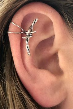 This is a unique and edgy Barbed Wire ear cuff. It hugs the top of your ear comfortably and very securely. We use Solid Sterling Silver and Oxidize the wire to simulate Barbed Wire. We also do a shiny two tone or a gold filled version. This Barbed Wire Ear Cuff is sure to create conversation! It is a non pierced cuff that simulates a piercing at the top of the ear and adds the perfect touch to any style or outfit. Available in Solid Sterling Silver or Gold Filled. This piece will arrive in a pre Ear Cuff Diy, Wire Ear Cuffs, Ear Cuff Silver, Minimalist Ear Cuff, Cartilage Ear Cuff, Helix Ear, Shark Earrings, Wire Cuff, Wrap Earrings