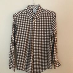 Dark Brown Medium Sized Gingham. Never Worn. Excellent Condition. Classic Gingham Shirt For Fall, Brothers Shirts, Brooks Brothers, Casual Shirts For Men, Casual Button Down Shirts, Gingham, Dark Brown, Button Downs, Casual Shirts