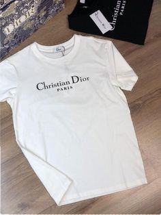 Christian Dior For Men, Luxury Brand Outfits, Model Clothes Fashion, Brand Outfits, Chic Outfits Edgy, Dior Store, Louis Vuitton T Shirt