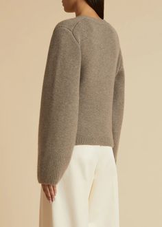 Червоний кардиган кольору Barley��– KHAITE V-neck Wool Outerwear With Button Cuffs, Wool V-neck Sweater With Ribbed Cuffs For Fall, Winter Workwear Cashmere Cropped Sweater, Cashmere Textured Knit Cardigan For Work, Wool Turtleneck Textured Knit Cardigan, Wool Turtleneck Cardigan With Textured Knit, Cashmere Textured Knit Workwear Cardigan, Turtleneck Wool Cardigan With Textured Knit, Turtleneck Textured Knit Wool Cardigan