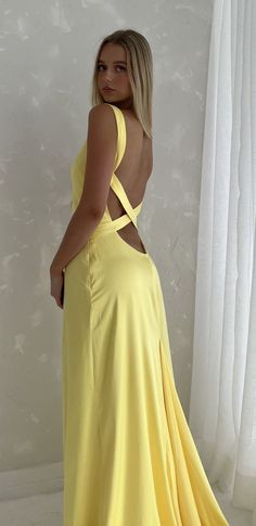 Silk Yellow Dress, Yellow Long Dress, Silk Prom Dress, Cute Formal Dresses, Matric Dance, Prom Dresses Yellow, Preppy Dresses, Prom Dress Inspiration, Cute Prom Dresses