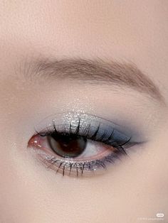 Small Liner Makeup, Makeup Celeste, Baby Blue Makeup, Frozen Makeup, Vampy Makeup, Freckles Makeup, Grey Makeup, Liner Makeup, Beauty Makeup Tutorial