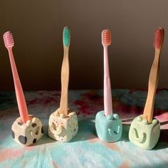 Toothbrush Holder Ideas Diy, Toothbrush Clay Holder, Polymer Clay Toothbrush Holder, Clay Crafts Room Decor, Diy Clay Toothbrush Holder, Air Dry Clay Tik Tak Toe, Home Made Crafts To Sell, Cute Pinch Pot Ideas Easy, Polymer Clay Room Decor