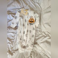 Nwt Halloween Peanuts Snoopy Baby Onsies. 6-9 Months. Smoke Free Home. Snoopy Baby Clothes, Snoopy Clothes, Baby Boy Halloween Outfits, Snoopy Baby, Crepe Suzette, Baby Snoopy, Snoopy Halloween, Snoopy Love, One Piece Outfit