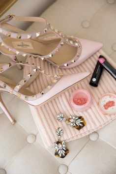 Pink Passion: Everything Pale Pink Valentino Heels, Gal Meets Glam, Fabulous Shoes, Pink Shoes, Shoe Obsession, Just Girly Things, Shoe Lover, Mode Inspiration, Shoe Game