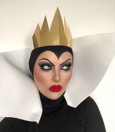 The Wicked Queen 👑 thought a drag look would be fun.. and it was until the postman came and I had to answer the door with a pair of… | Instagram Evil Queen Halloween Costume, Snow White Makeup, The Postman, Makeup For Moms, Special Fx Makeup, Amazing Halloween Makeup, Halloween Queen