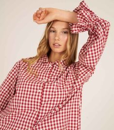 Camisa de pijama con volantes en los puños, confeccionada en tejido de cuadros de algodón en tono rojo y crudo. 
100% algodón. 100% hecho en España. Plaid Pajama, Plaid Pajamas, Pajama Shirt, Red Plaid, Pre Order, Ruffles, Barcelona, Cotton Fabric, Plaid