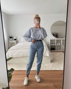 Mom Jeans Outfit, Casual College Outfits, Causal Outfits, Sporty Outfits, Mode Inspiration, Teen Fashion Outfits