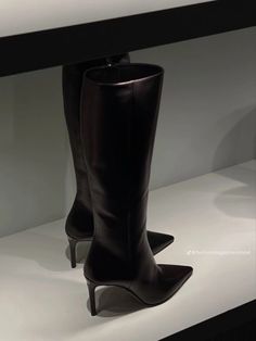 Prada Black Boots, Stilleto Heel Outfits, Black High Heel Knee High Boots, Tall Black Heeled Boots, Pointy Heeled Boots, Knee High Heel Boots Outfit, Black Pointy Boots, Fall Tall Boots, Black High Heels Boots