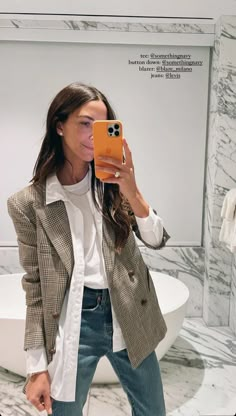 Alexa Chung Fall Style, Blazer Piel Outfit, Winter Layering Button-up Blazer, Casual Button-up Fall Blazer, Chic Fall Blazer Button-up, Sezane Fall 2022, Casual Work Outfits Women, Mode Shoes, Elegante Casual