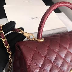 Description CC Handbag With Top Handle Dark Red For Women 11in/28cm Rep 1:1 Measurements: 28 x 18 x 12 cm/ 11 x 7 x 4.7 inches (Length x Width x Height) Chain Dark Red Zipper inside Gole-toned hardware Include dust bag. This product is of the best quality. Chanel Handbags Black, Baby Tote Bag, Handbags Black, Gucci Gg Marmont, Stylish Handbags, Evening Clutch Bag, Accessories Store, Louis Vuitton Speedy Bag, Chanel Handbags