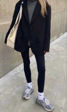 Glam Casual Outfit, Ootd Leggings, Spy Style, Outfits Leggins, Working Outfit, Autumn City, Stile Kendall Jenner, Winter Mode Outfits, Look Legging