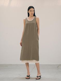 This is a casual and minimal dress by Siyazu that is made out of high quality and sturdy fabric. With refined design detail and trendy mood, you can style it for your casual and comfortable daily outfit.- Minimal U neckline- Natural wrinkle of the fabric with soft touch- Curved voluminous silhouette on the hip- Slits on the back hem Outfit Minimal, Minimal Dress, Khaki Dress, Daily Outfits, Design Details, Sleeveless Dress, High Quality, Fabric, Design