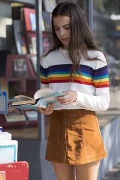 Punk Girl Style, Indie Outfits Alternative Fashion, Indie Outfits Grunge, 1980s Fashion Trends, Winter Grunge, Rainbow Sweater, 80s Outfit