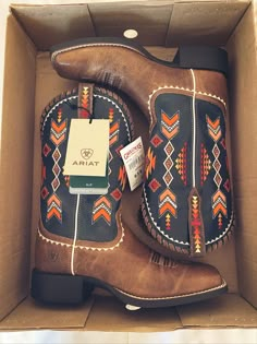 Western Outfits For Rodeo, Womens Simple Western Outfits, Hey Dudes Aesthetic, Cute Country Shoes, Cowgirl Birthday Gifts, Cute Cowboy Boots For Women, Ariat Boots Women, Country Tops For Women, Cute Western Boots