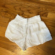 Gauze White Shorts, Size Small. New Without Tags. White Short Pants With Elastic Waistband, Summer Cotton Short Pants, Summer Short Cotton Pants, Casual Bottoms With Built-in Shorts For Daywear, Casual Short Bottoms For Daywear, Casual Daywear Shorts, Summer Bottoms With Elastic Waistband And Short Legs, Chic Cotton Bottoms With Short Inseam, Summer Bottoms With Short Inseam For Daywear