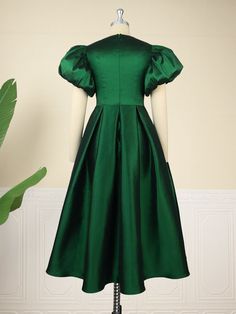 Introducing our Dark Green Plus Size Ball Gown – the epitome of elegance and sophistication for the discerning woman seeking to make a grand entrance at evening parties, galas, and special occasions. This gown exudes timeless charm with a modern twist, ensuring you radiate confidence and style.The rich dark green hue lends an air of opulence and luxury to your ensemble, making it the perfect choice for formal events. The high waist and pleated design create a flattering silhouette, accentuating Puff Sleeve Ball Gown, Retro Prom Dress, Evening Party Outfit, Plus Size Ball Gown, Puffy Dresses, Plus Size Elegant, Shiny Dresses, Prom Dresses Gowns, Dress Women Elegant