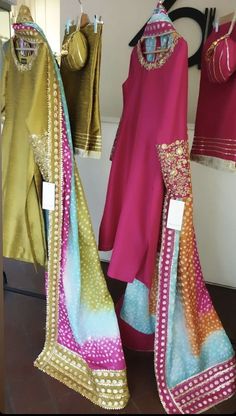 Simple embellishment on sleeves and chunri dupatta is perfect for wedding wear for brides mother Dress For Mehndi, Viral Dress, Brides Mother, Cotton Suit Designs, Mehndi Function, Aesthetic Status, Bridal Dupatta