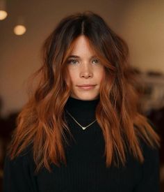 Copper With Dark Roots Hair, Dark Roots With Copper Balayage, Cinnamon Hair With Shadow Root, Cowboy Copper With Shadow Root, Dark Rooted Copper Hair, Cowboy Copper Dark Root, Cowboy Copper Brunette, Cowboy Copper Shadow Root, Auburn With Copper Balayage