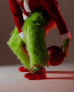 This Kobe 6 Protro 'Reverse Grinch' takes a coveted colorway from 2010 and reverses it, and features a snake pattern inspired by Kobe's nickname. Launches online only Saturday 12/16 10am EST (not available in-store). Special release item — all sales are final. #Nike #xhibition Kobe 6 Reverse Grinch, Kobe Grinch, Kobe 6 Grinch, Reverse Grinch, Kobe 6 Protro, Hoop Shoes, Cool Basketball Wallpapers, Basketball Wallpapers, Kobe 6