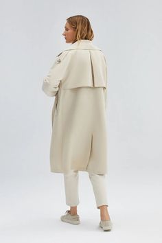 THE. PERFECT. STAPLE. Instantly elevate your look in this double-breasted, knee length khaki or sand trench coat. Traditional Wardrobe, Khaki Trench, Khaki Trench Coat, Buy Coats, Double Breasted Trench Coat, Brand Story, Layering Pieces, Free Spirit, S Models