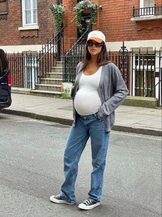 Bump Street Style, Fall Maternity Street Style, Cool Pregnant Style, Pregnant Trendy Outfits, Sincerely Jules Maternity, Rosie Huntington Whiteley Maternity Style, Fashion Pregnant Outfits Summer, Casual Chic Maternity Outfits, Aesthetic Maternity Clothes