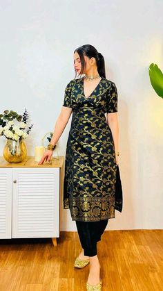 Suit Stitching Ideas Indian, Dress Chudidar Indian Outfits, Short Kurti Dress Designs, Simple Indian Outfits For Wedding, Stitched Kurti Designs From Saree, Kurta Set From Saree, Indian Suits Design For Women, Kurti Blouse Designs, Cord Sets Designs For Women