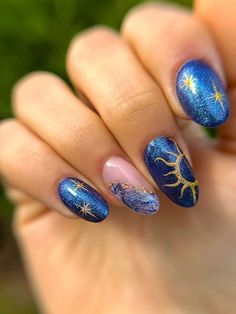 Space Nails Simple, Short Space Nails, Celestial Nail Art Simple, Day And Night Nails, Solar Eclipse Nails, Sun Nail Design, Astronomy Nails, Outer Space Nails, Eclipse Nails