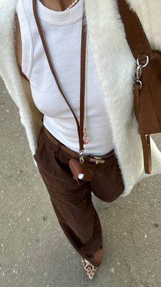 Fall Winter Trends, Brown Outfit, Fashion Mood Board, Style Inspiration Fall, Fashion Victim, Girly Fashion, Fashion Books, Minimal Fashion