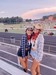 Cowboy Theme Football Game Outfit, Country Themed Football Game Outfit, Friday Night Lights Theme, Football Game Theme Ideas, Football Theme Outfits, Usa Football Theme Outfit, Fnl Outfits, Fnl Themes, School Spirit Outfit