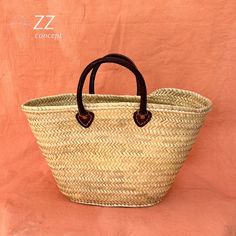 Enhance Your Wardrobe with a Handwoven Palm Straw Basket and Leather Handles Add a touch of natural elegance to your everyday life with our medium-sized straw bag. Handcrafted from natural palm straw and accented with sturdy leather handles, this bag is designed to be as functional as it is fashionable. Key Features: Sustainable Materials: Made from natural palm straw, this eco-friendly bag supports sustainability and a greener lifestyle. Durable Leather Handles: The high-quality leather handles Classic Natural Straw Bag For Travel, Classic Natural Straw Travel Bag, Classic Natural Straw Bag For Everyday Use, Classic Summer Vacation Bags, Classic Natural Straw Tote Bag, Classic Natural Straw Bag With Braided Handles, Beach Market, Straw Basket, Eco Friendly Bags