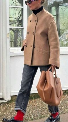 Minimalist Moda, Red Socks, Sock Outfits, Style Mistakes, Fashion Over 50, Looks Style