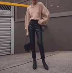 Leather Trousers Outfit, Trouser Outfit, Black Cropped Pants, Leather Pants Women, Evening Dress Fashion