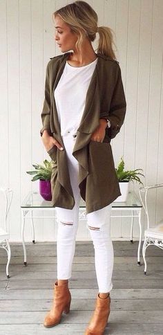 Hello, Monday. The Perfect everyday outfit. Fall Outfits Street Styles, Clothes Shops, Style Désinvolte Chic, Fall Fashion Coats, Mode Tips, Style Casual Chic, Mode Casual, Looks Street Style