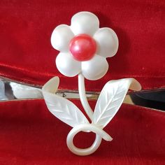 Vintage Lucite Brooch Of A Daisy There Aren't Any Cracks Or Chips Colors Are Excellent Measures 4" X 2" Vintage Lucite, Pink White, Daisy, Women Jewelry, Pink, Women Shopping, Color