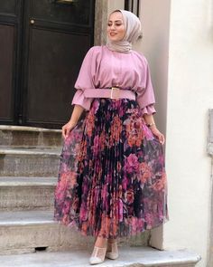 Stylish Outfits Casual, Simple Frock Design, Modern Hijab Fashion, Muslim Fashion Hijab Outfits, Hijabi Style, Modesty Fashion, Muslim Fashion Hijab, Simple Pakistani Dresses, Muslim Fashion Dress