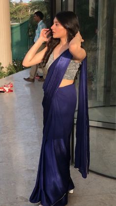 Clg Farewell Saree, Plane Saree For Farewell, Navy Blue Saree For Farewell, Saree Day In College Look, Saare For Girls In Farewell, Traditional Day Saree For College, Myntra Saree For Farewell, Farewell Saare Aesthetic, Dark Colour Saree For Farewell