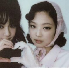 2 matching pfp jennie Old Photo Edit, Jennie Jisoo, We Heart It, Wallpapers, On Twitter, Twitter