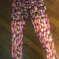 New Never Worn Bright Color Splatter Multicolor Stretch Bottoms For Workout, Stretch Multicolor Workout Bottoms, Multicolor Stretch Workout Bottoms, Sporty Stretch Multicolor Pants, Stretch Multicolor Print Bottoms For Spring, Spring Stretch Multicolor Print Bottoms, Spring Multicolor Stretch Bottoms, Casual Multicolor Tight Activewear, Multicolor Full Length Casual Activewear