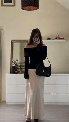 Silk Skirt Outfit, Satin Skirt Outfit, White Skirt Outfits, Elegant Outfit Classy, Maxi Skirt Outfits, Fashion Mistakes, White Skirt, Looks Chic