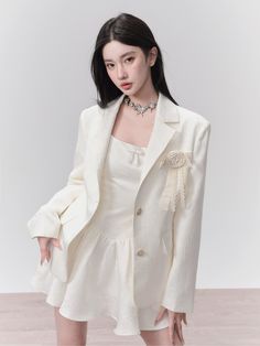 ❤Dark Elegant French Jacket❤︎ Arcana Archive, Elegant Jacket, Style Korea, Posing Guide, Floral Brooch, Fashion 2024, Tailored Blazer, White Blazer, Girl Style