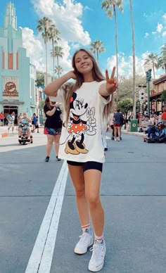 Disneyland Outfits Comfy, Van White High Top Outfit, Chill Disney Outfits, Disney Orlando Florida Outfits, Disney World Outfits September, Disneyworld Aesthetic Outfits, Epcot Outfit Ideas Summer, Disney Converse Outfit, Summer Outfits For Disney World