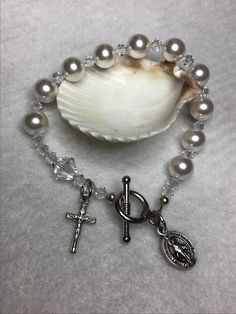 Pearl and crystal Rosary Bracelet, 6 3/4" long, with oxidized Miraculous medal and crucifix and has a toggle closure. Easy for putting on! Pearl is the birthstone for June! Perfect  for that special Birthday, gift for a bride or bridesmaids , First Communion girl, a special Mothers Day gift,  Easter! I you need a different size please let me know. Rosary Ideas, Heavenly Art, Crystal Rosary, Catholic Bracelet, Chaplet Rosary, Pearl Rosary, Rosary Bracelet, Girl A, Miraculous Medal