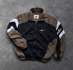 Windbreaker Outfit Men, Old Nike, Windbreaker Outfit, Natural Soaps, Street Style Outfits Men, Mens Casual Dress Outfits, Men Stylish Dress