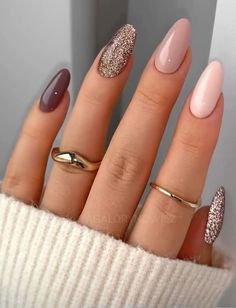 Simple Nail Designs Glitter, Glitter Nails Classy, Classy Nude Nail Designs, Trendy Fall Nails, Look Put Together, February Nails, Fall Gel Nails, Chic Autumn, Nude Nail Designs