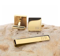 "Custom Engraved 14k Gold Plated Stainless Steel Square Personalized Cuff links cufflinks & Tie Bar Tie Clip Tiebar Tieclip Set PERSONALIZATION: Front of Cufflinks and Tie bar: Can be personalized with one, two or 3 initials. All letters are the same height. If you want your initials with a bigger letter for last name in the middle (Monogram), please specify in your message when you check out. ( Yes, I can do more than 3 initials, contact me for a custom quote Back of tie bar ONLY: Can be person Cuff Links For Men, Tie Clips For Men, Gemstones Necklaces, Tie Bar Clip, Personalized Cufflinks, Groom Groomsmen, Mens Gold Bracelets, Gold Cufflinks, Gold Bracelets